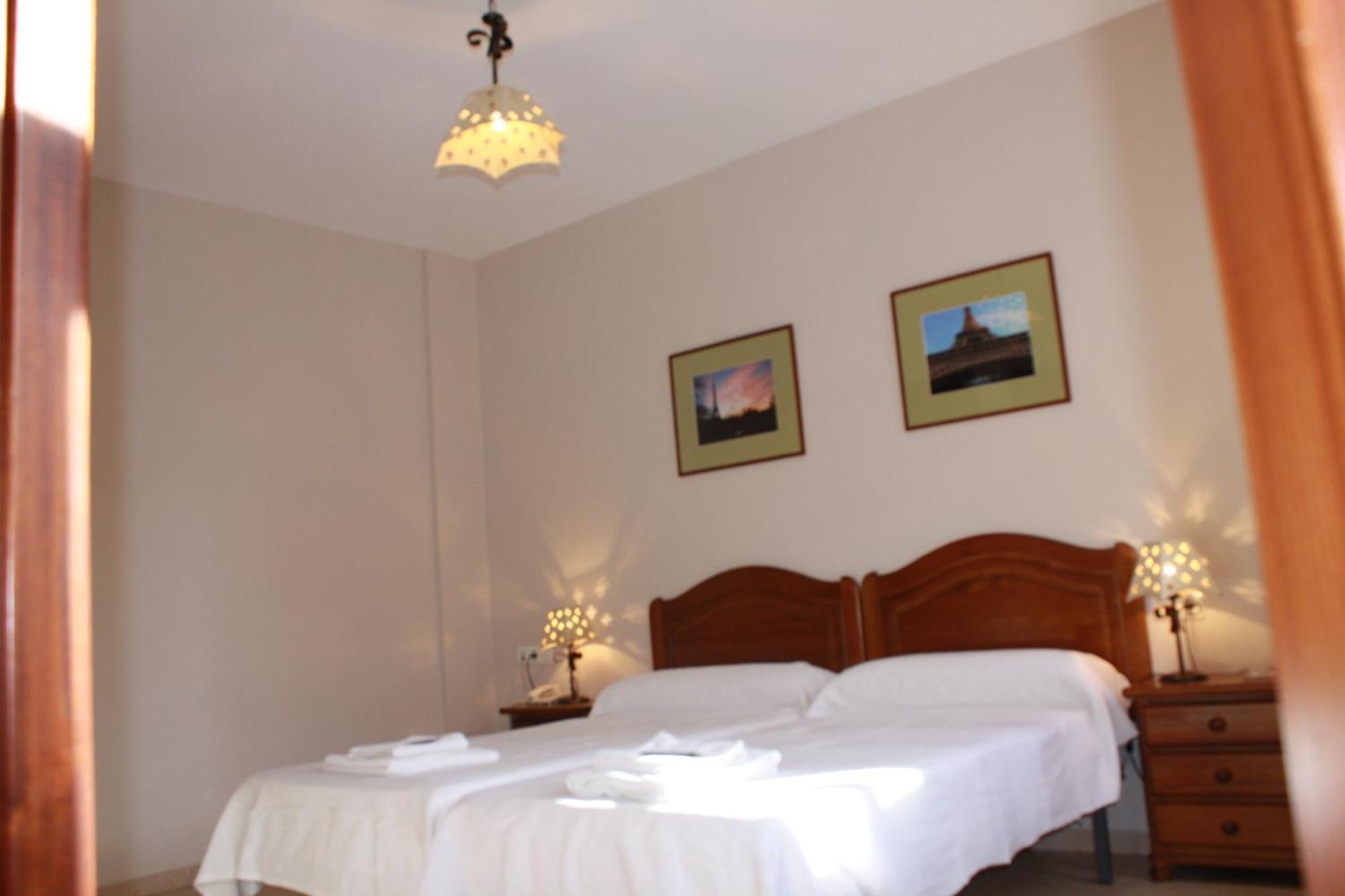 Hostal Carlos 2 La Línea de la Concepción Eksteriør bilde