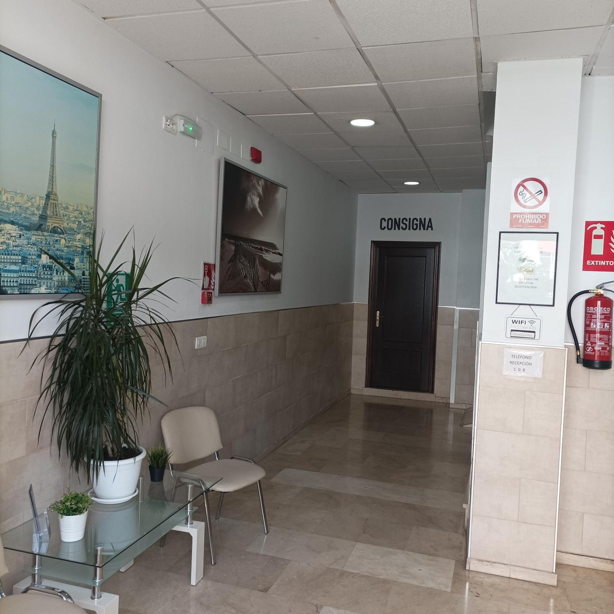 Hostal Carlos 2 La Línea de la Concepción Eksteriør bilde