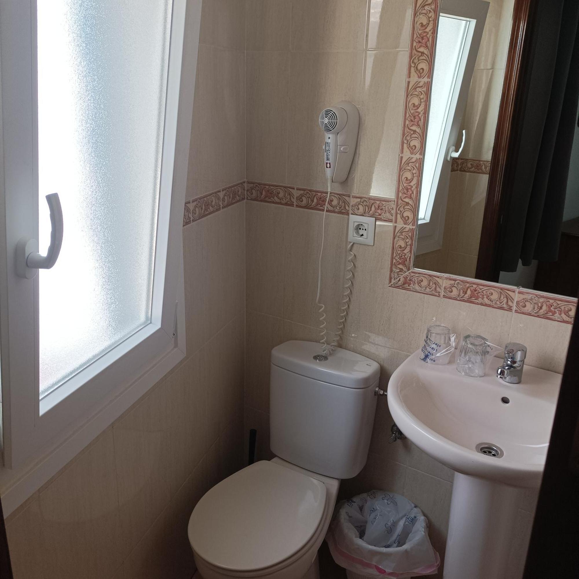 Hostal Carlos 2 La Línea de la Concepción Eksteriør bilde