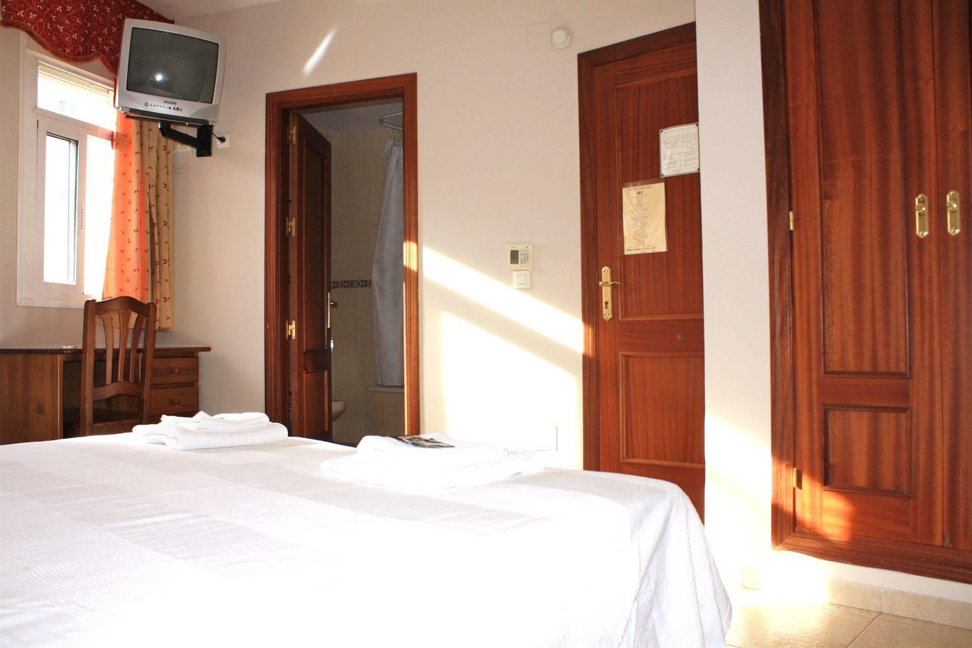 Hostal Carlos 2 La Línea de la Concepción Eksteriør bilde
