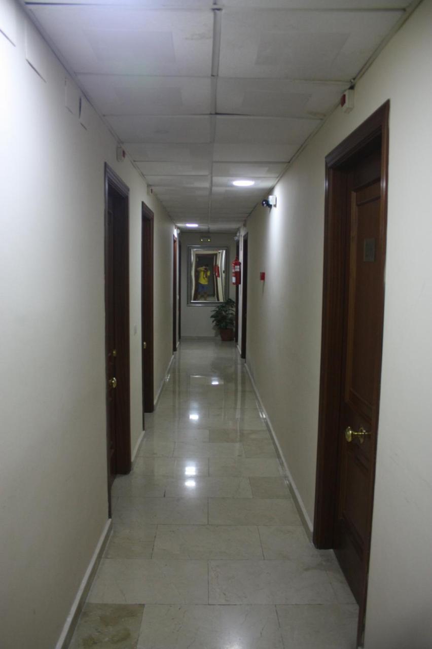 Hostal Carlos 2 La Línea de la Concepción Eksteriør bilde